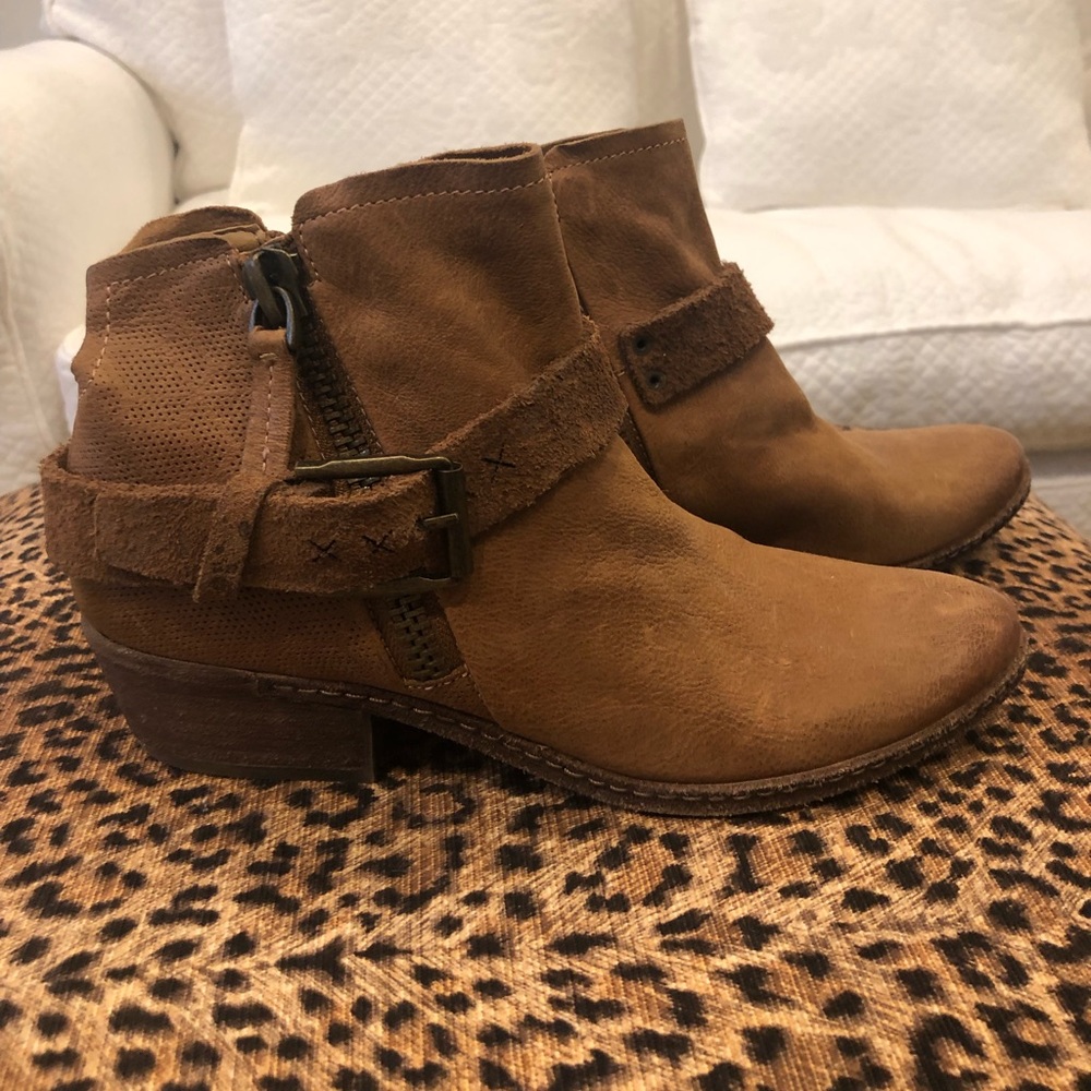 Dolce Vita Short Booties